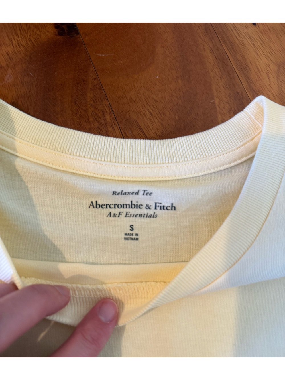 Abercrombie & Fitch women’s butter yellow relaxed tee